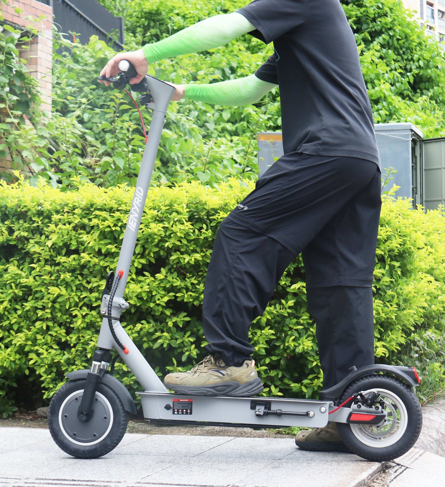 AOVO IENYRID M1 elektromos roller