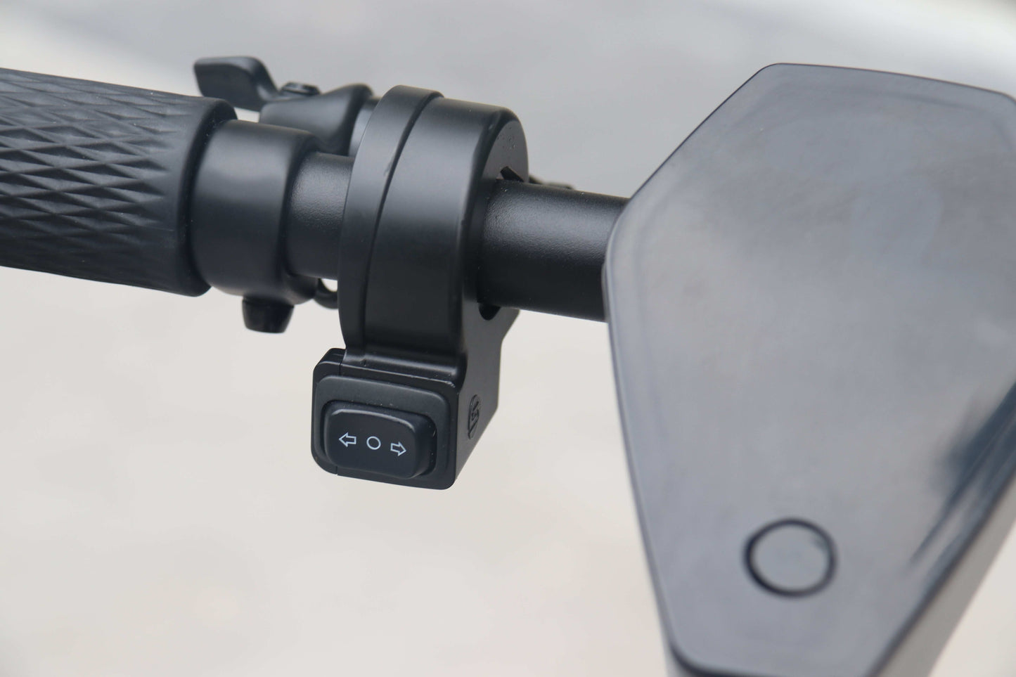 AOVO IENYRID M1 elektromos roller